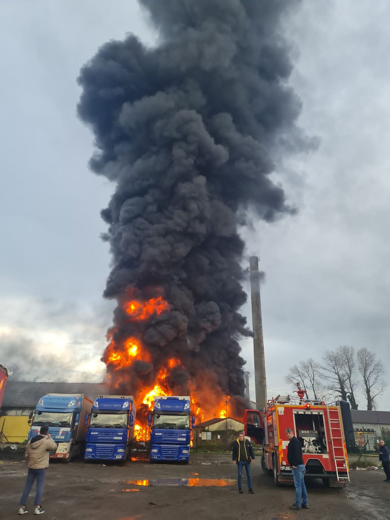 ÇAYKUR Fabrikası'nda yangın! Alevler gökyüzüne ulaştı - Resim: 1