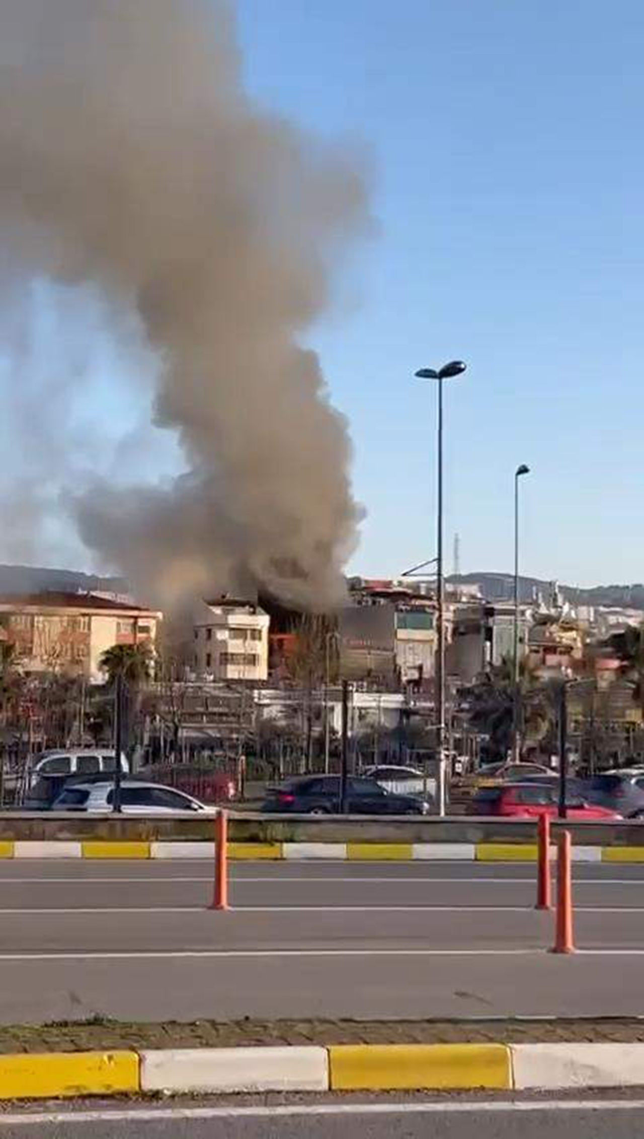 İstanbul'da otel yangını! Ölü ve yaralılar var - Resim: 1