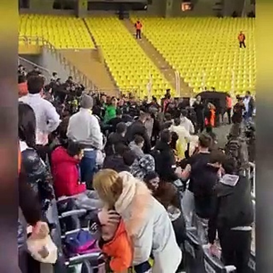 Hazırlık maçı karıştı! Fenerbahçelilerle Ruslar birbirine girdi
