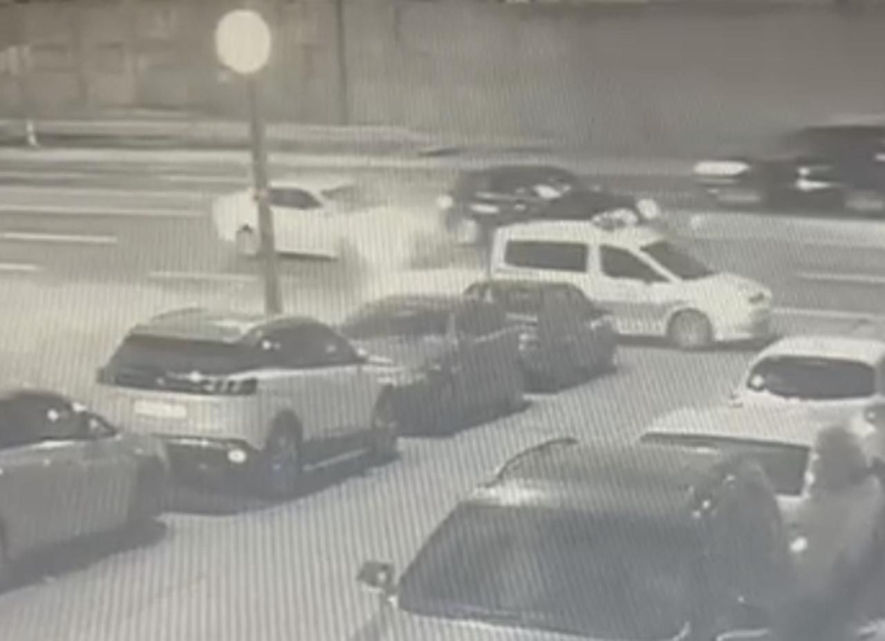 ''Dur'' ihtarına uymayan sürücü polise çarptı! - Resim: 4