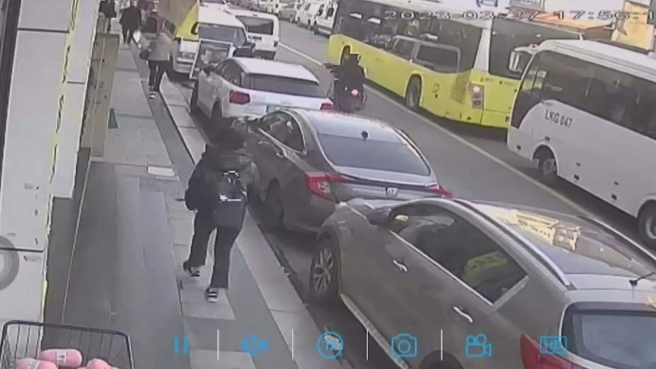İstanbul'da genç kadına güpegündüz silahlı saldırı kamerada - Resim: 2