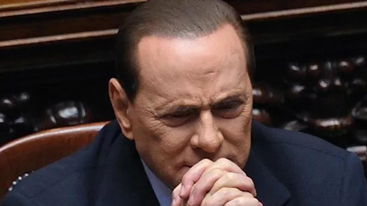 Eski İtalya Başbakanı Silvio Berlusconi hastaneye kaldırıldı