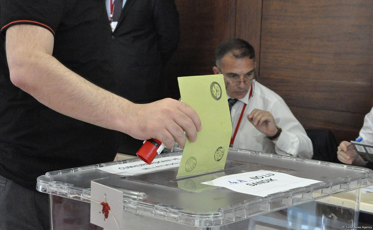 Oy kullanma işlemi sona erdi; sadece sırada bekleyenler oy verebilecek