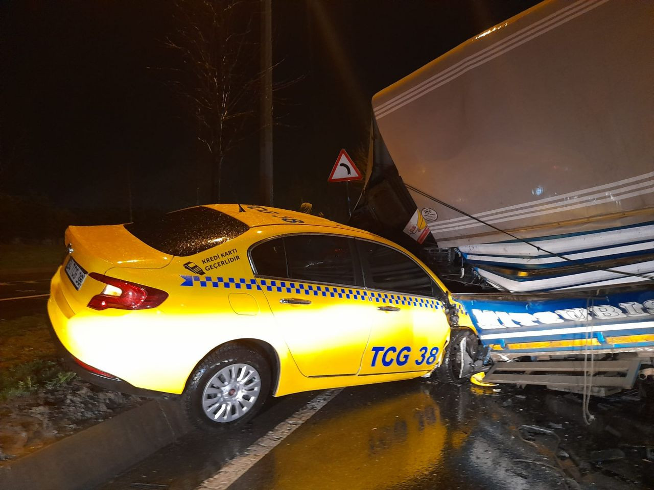 İstanbul'da feci kaza: Yaralılar var! - Resim: 3
