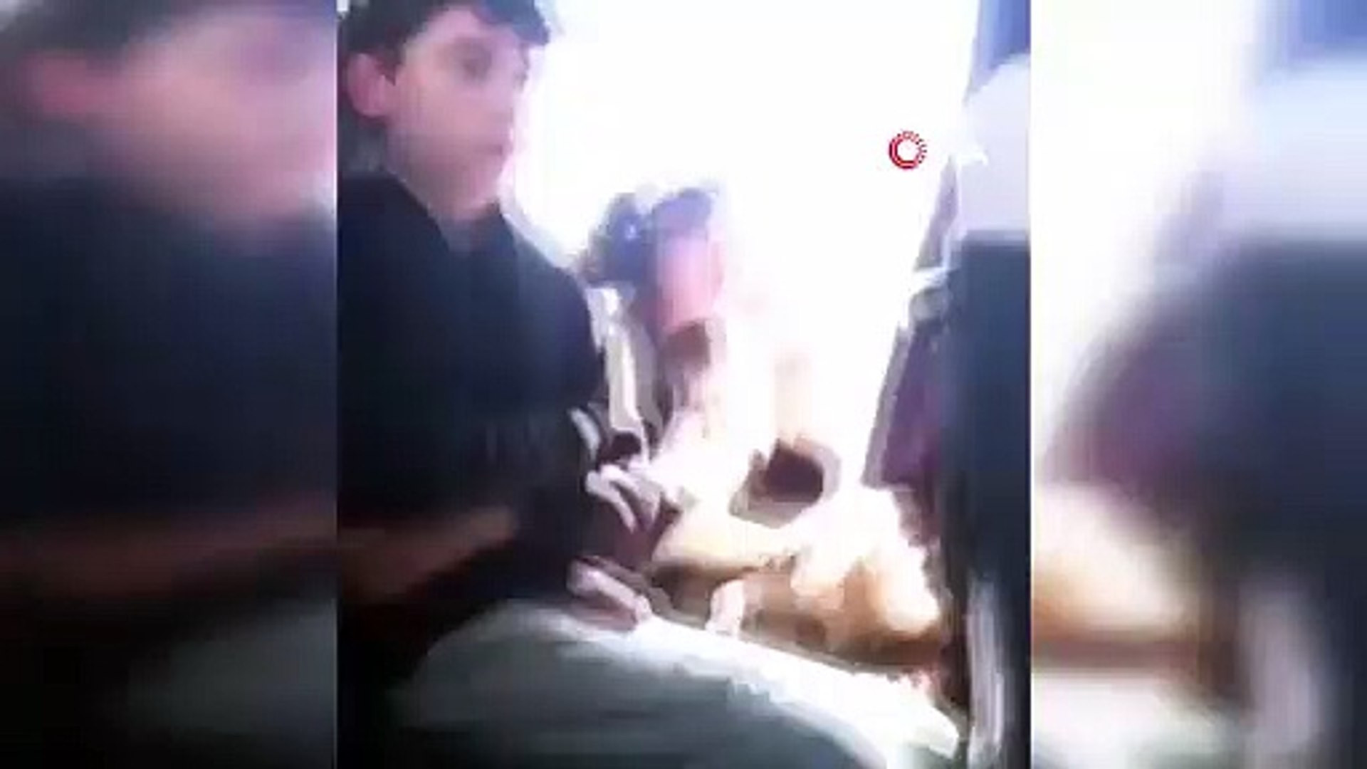 Okul servisi şoföründen çocuklara dayak! O anlar kamerada