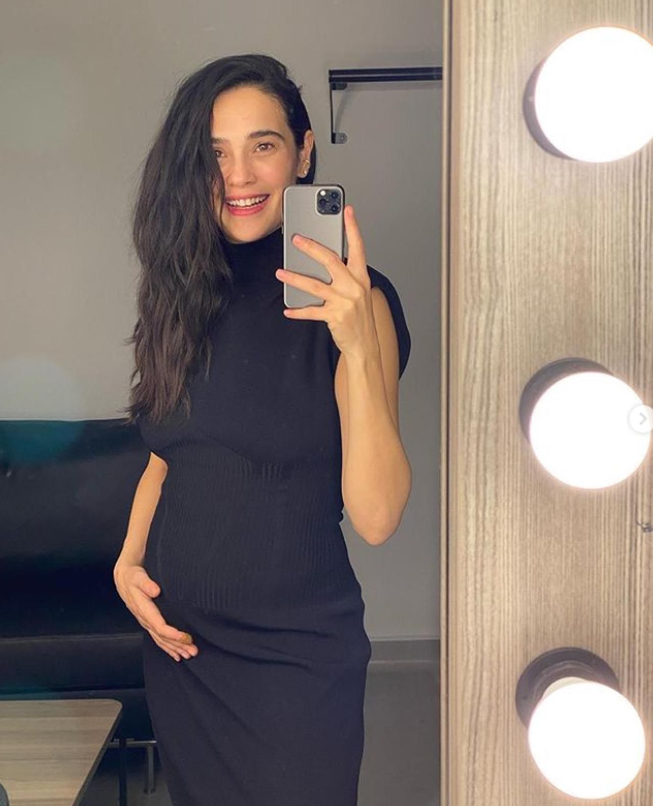 7 aylık hamile olan Funda Eryiğit ile Berkun Oya evlendi - Resim: 1