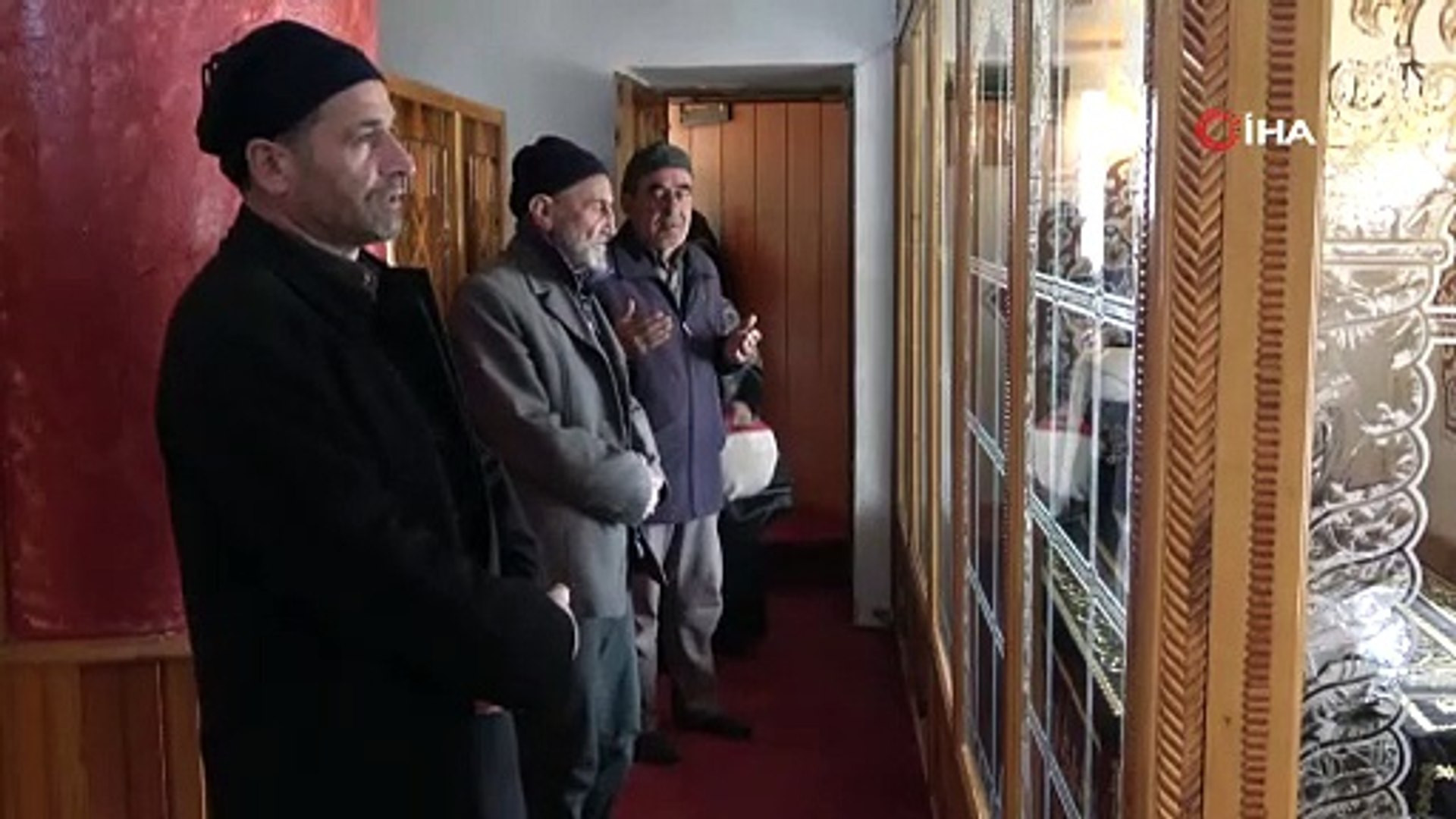 Ramazan'da vatandaş soluğu uçurumun kenarındaki türbede aldı