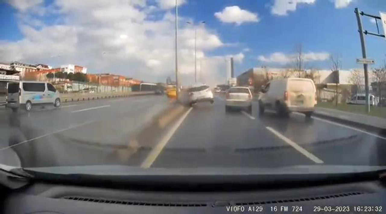 İstanbul'da hatalı sollamayla gelen kaza kamerada - Resim: 4
