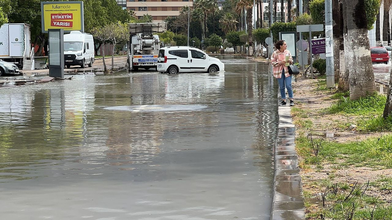 Deniz taştı; İskenderun bir kez daha sular altında kaldı - Resim: 3