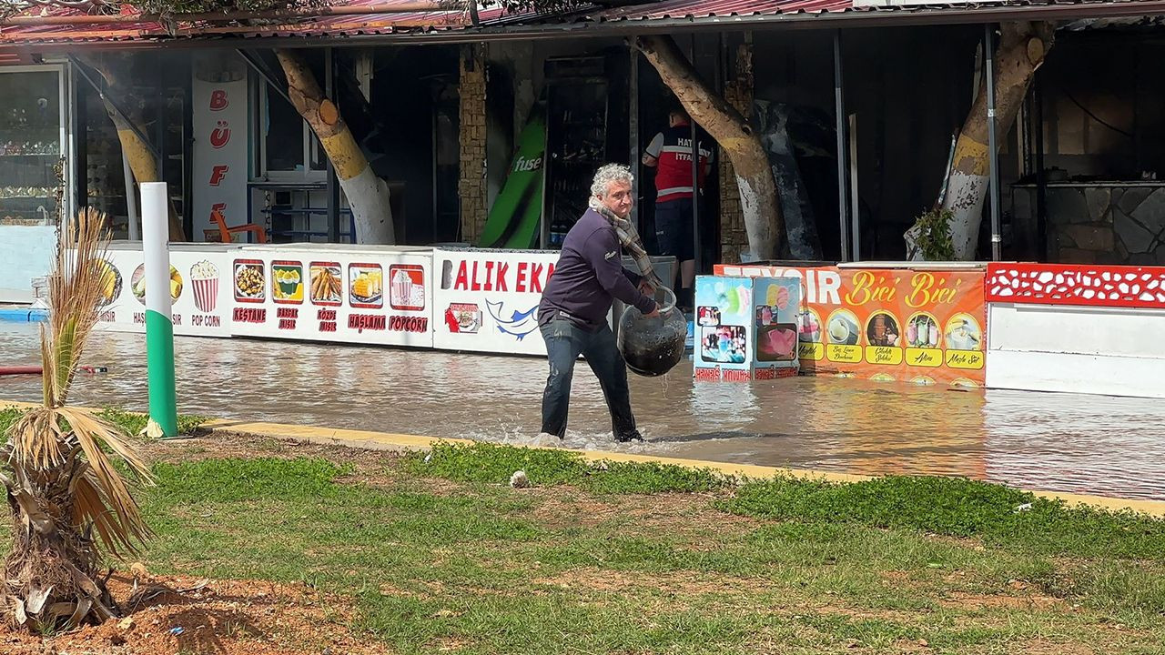 Deniz taştı; İskenderun bir kez daha sular altında kaldı - Resim: 4