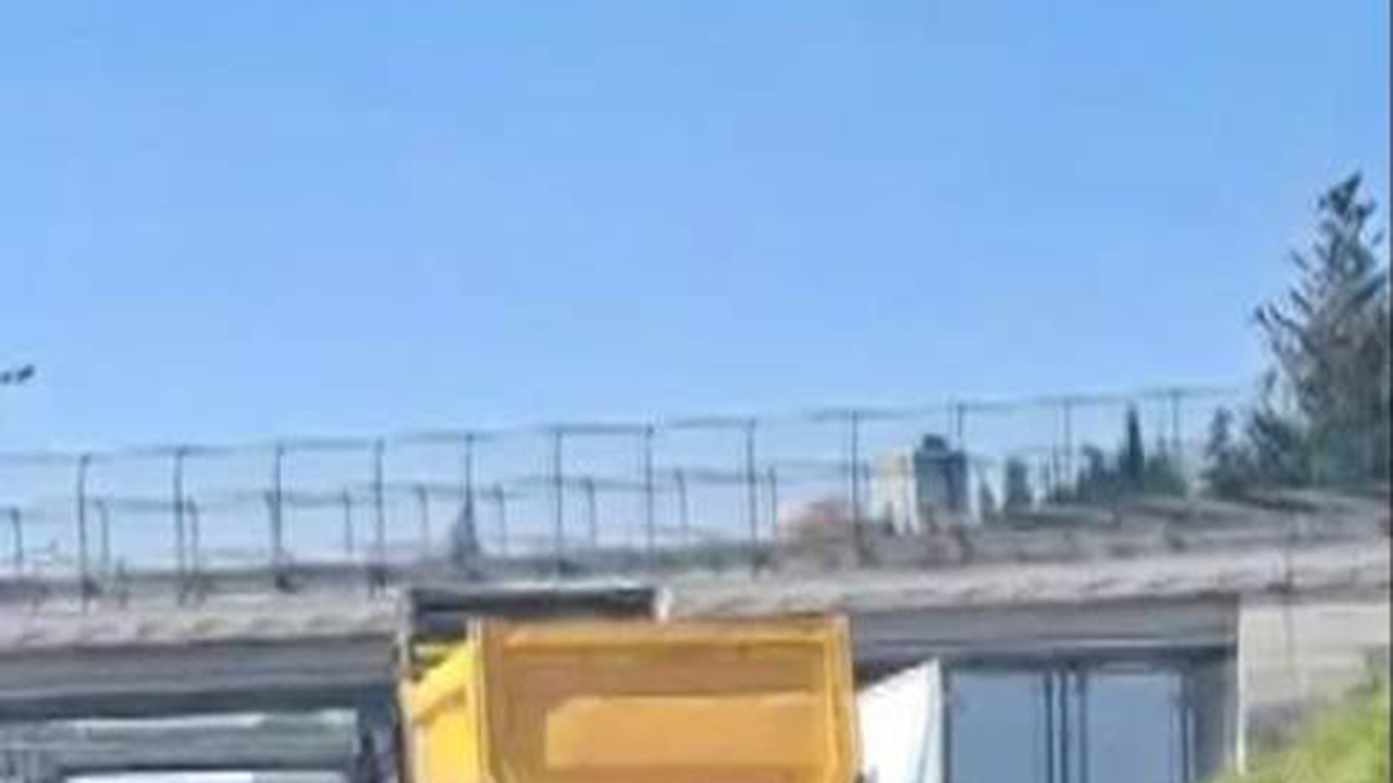 İstanbul'da harfiyat kamyonu kabusu! Trafiği birbirine kattı
