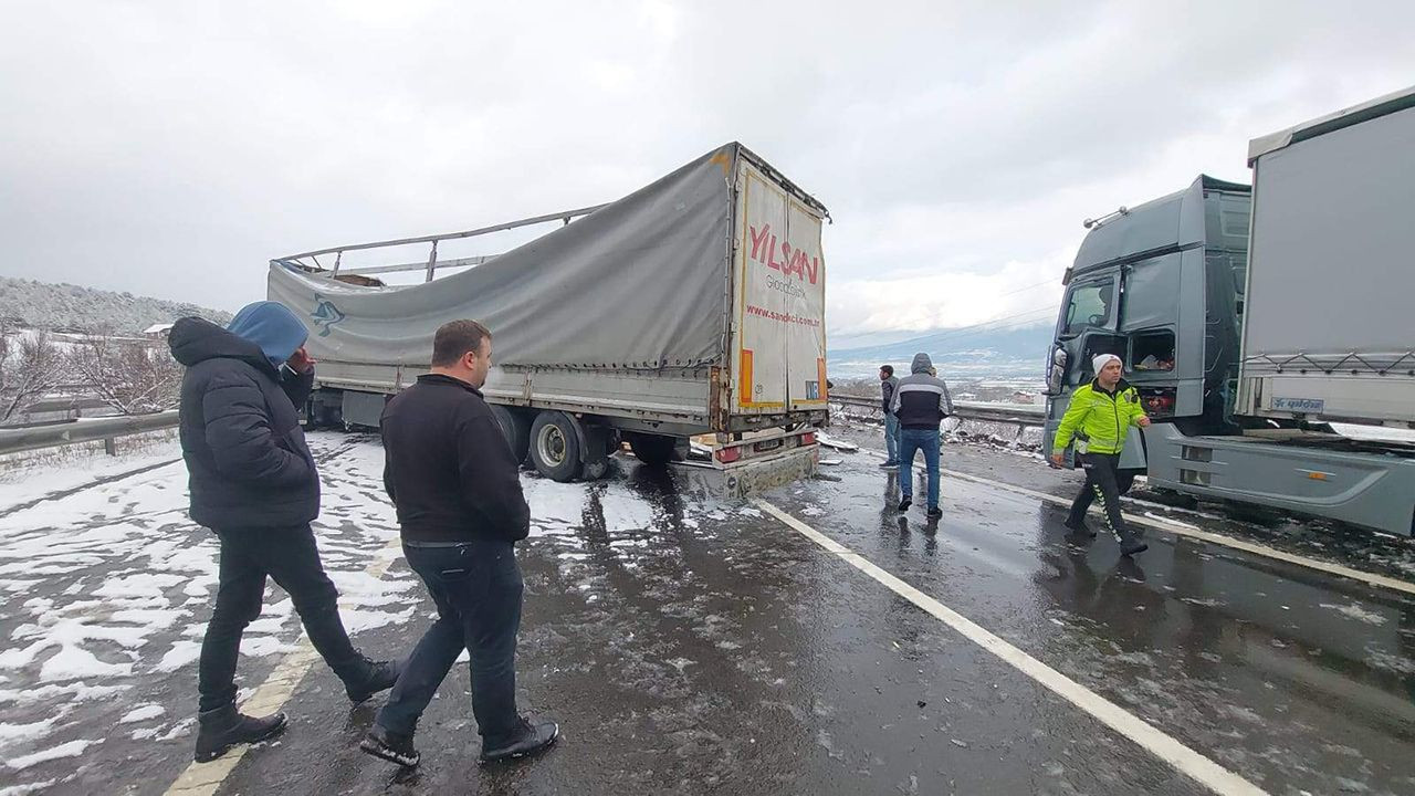 Bolu'da korkunç kaza: 58 araç birbirine girdi! - Resim: 1