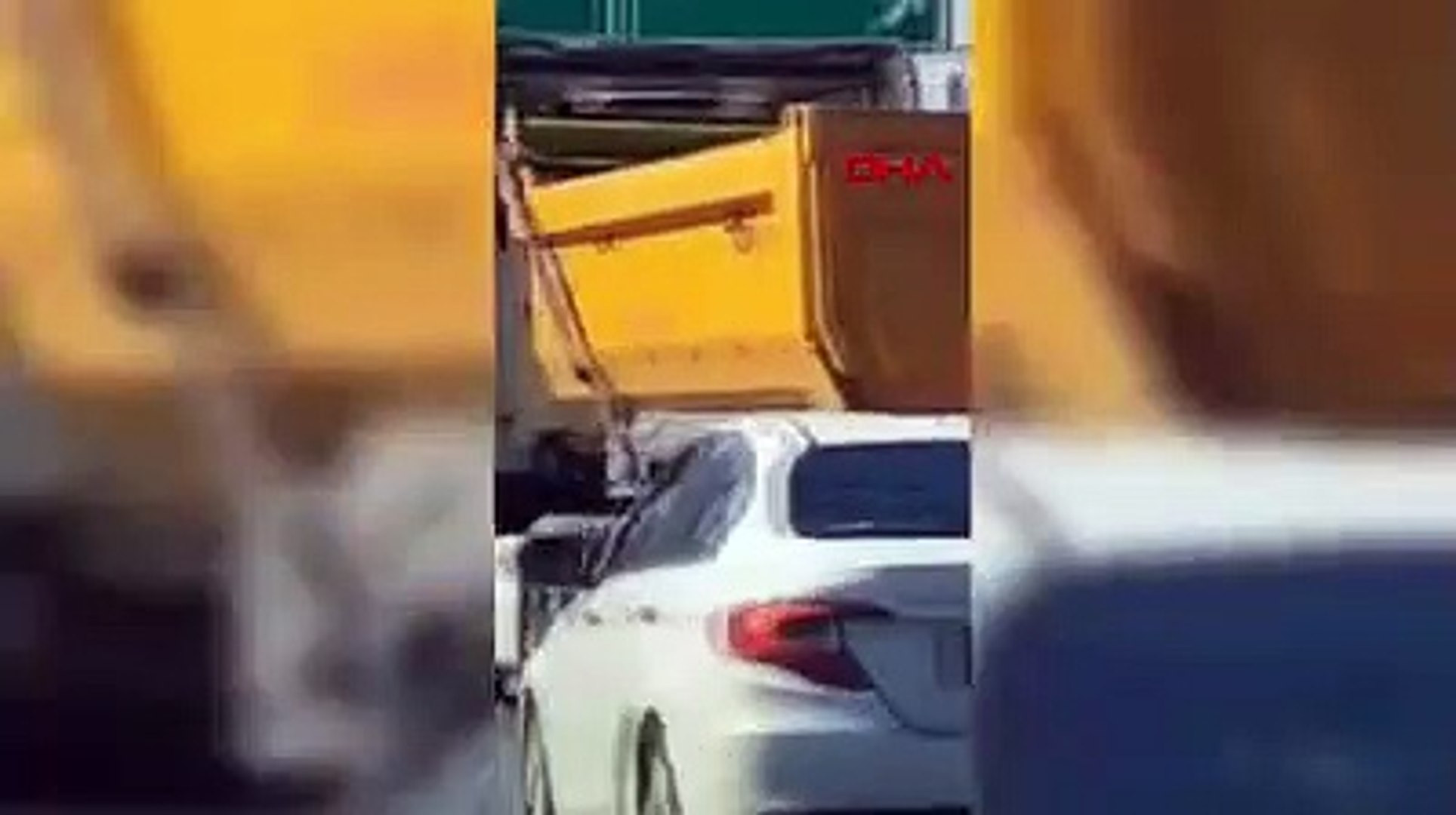 İstanbul'da harfiyat kamyonu dehşeti! Trafiği birbirine kattı