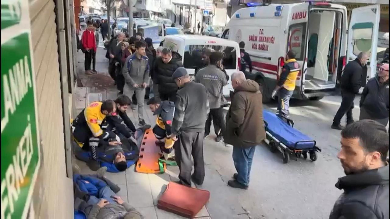 İstanbul'da şoke eden olay! Bebekli kadının üzerine düştüler - Resim: 2