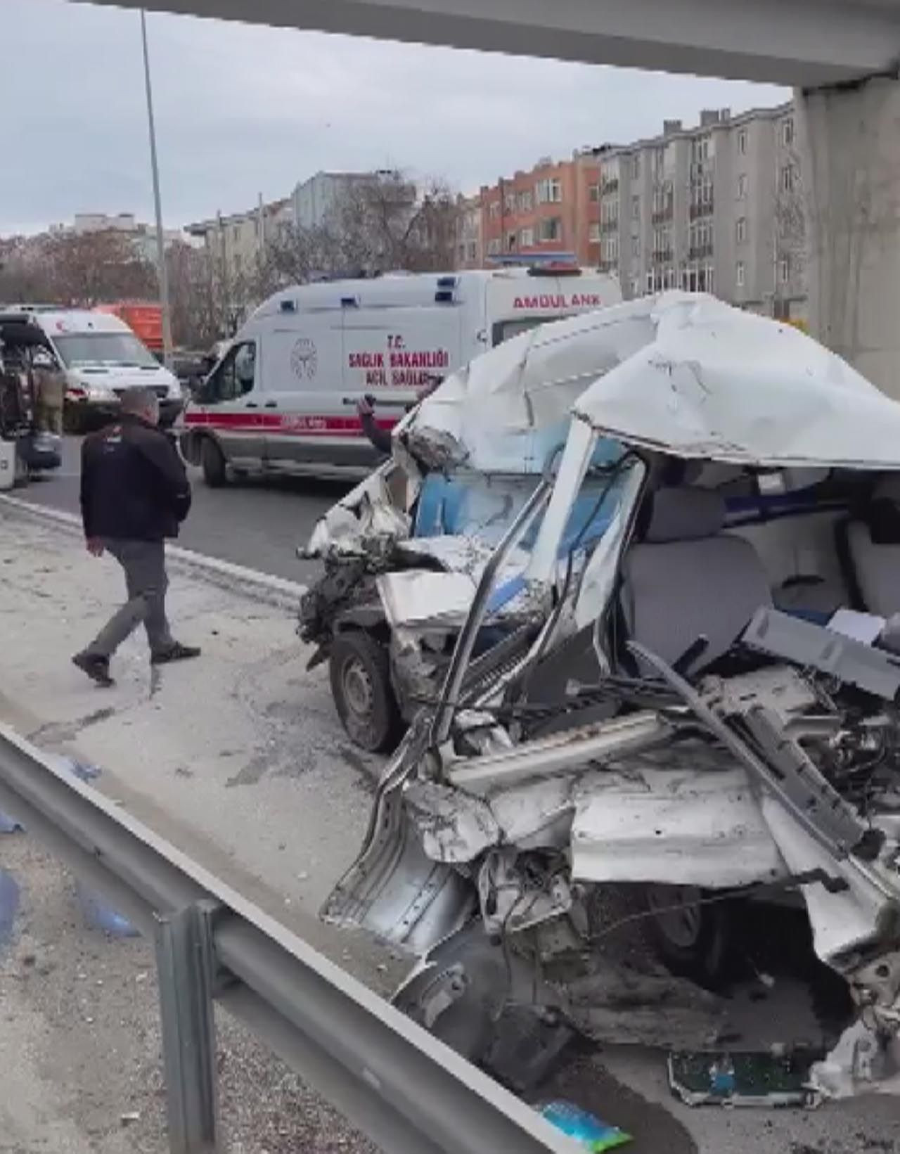 İstanbul'da zincirleme kaza: Çok sayıda yaralı var - Resim: 1