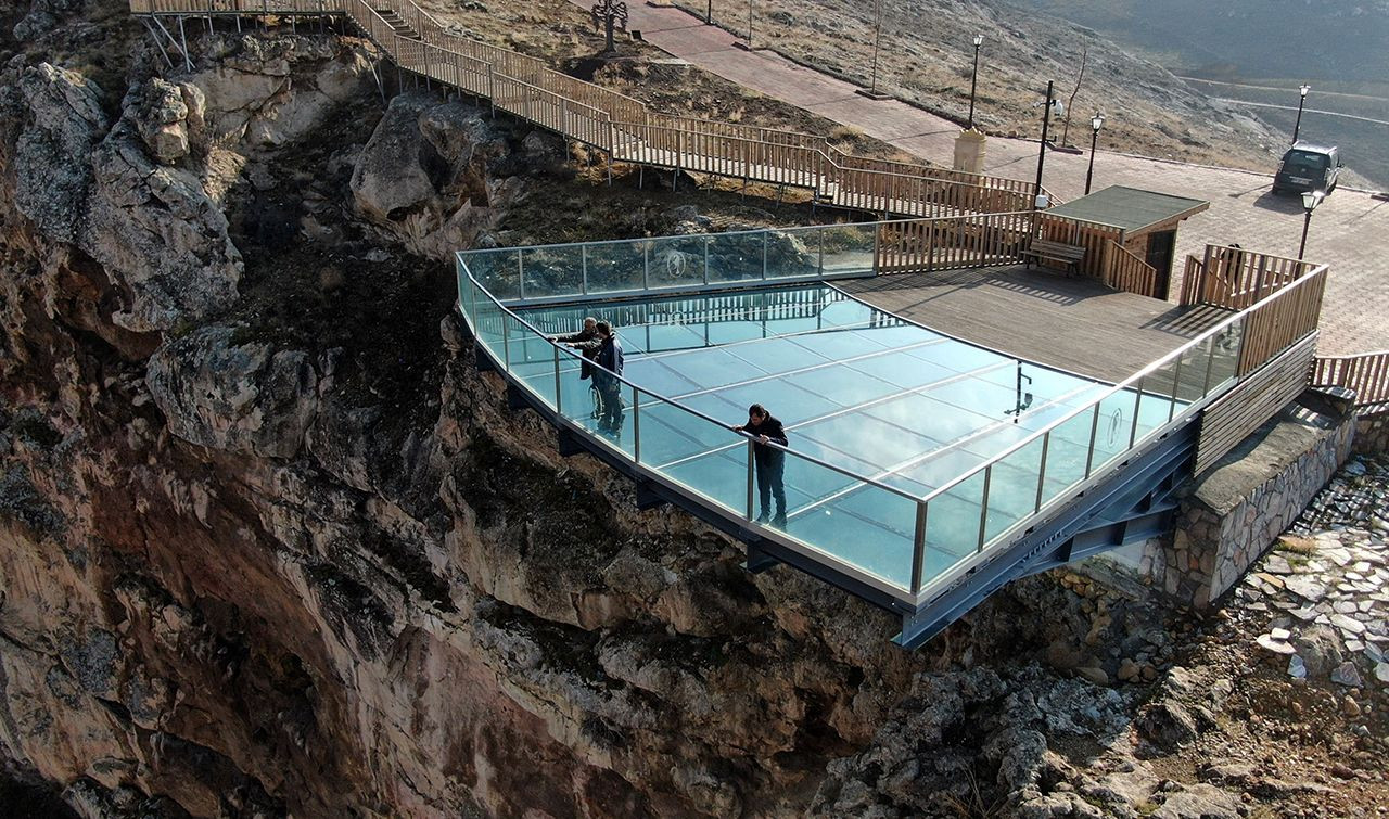 Anadolu'nun en yüksek cam seyir terasında intihar kamerada - Resim: 4