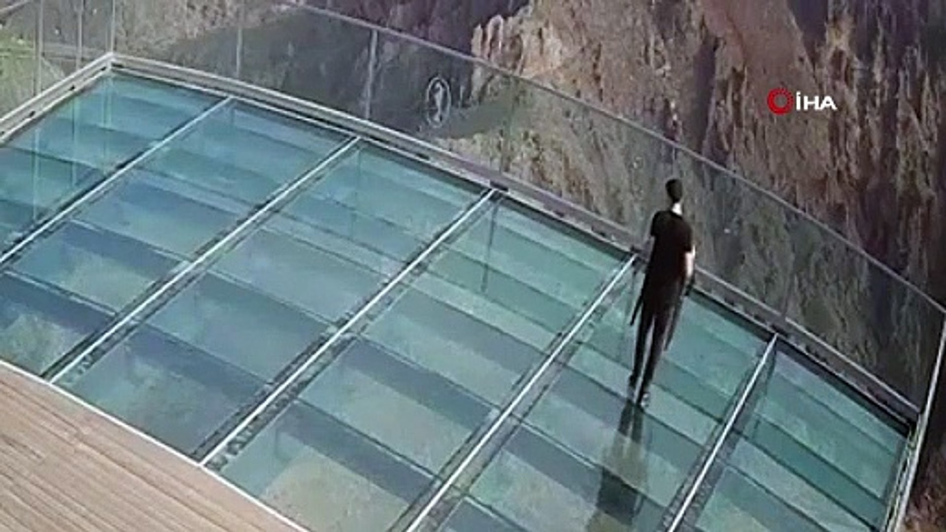 Anadolu'nun en yüksek cam seyir terasında intihar kamerada