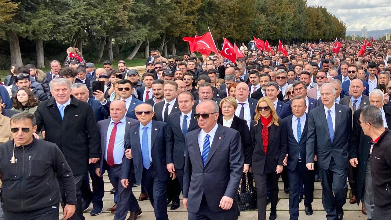 Muharrem İnce, Anıtkabir'e ziyaret etti