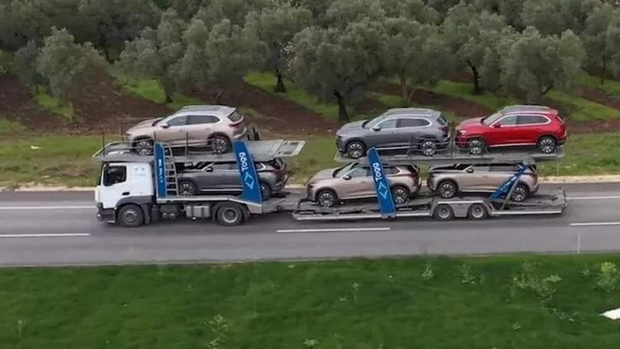 TOGG konvoyu kamerada; yerli otomobiller sevkiyata çıktı