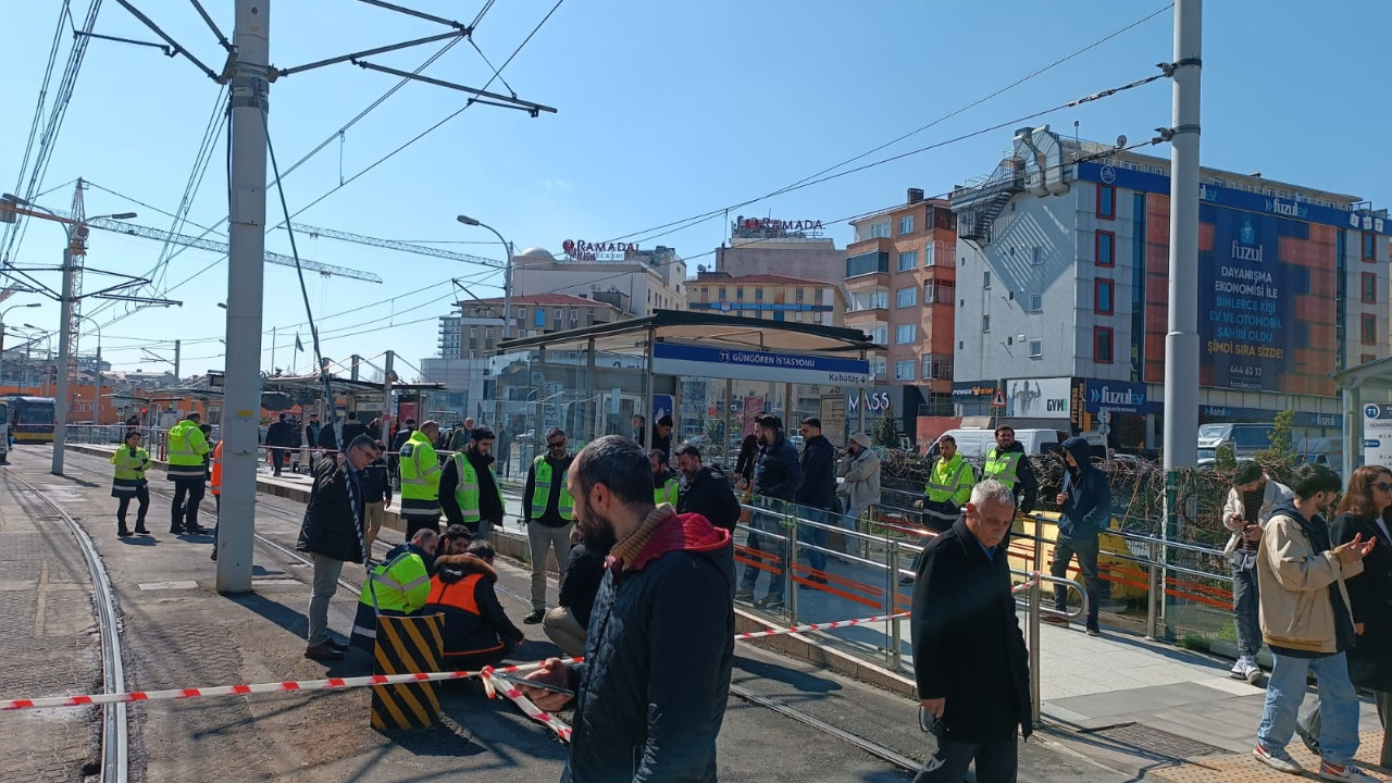 İstanbul'da tramvay raydan çıktı; seferler aksadı
