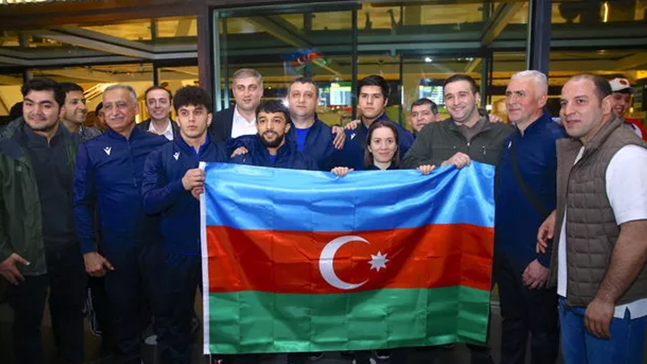 Azerbaycan, bayrak skandalı sonrası sporcularını geri çekti