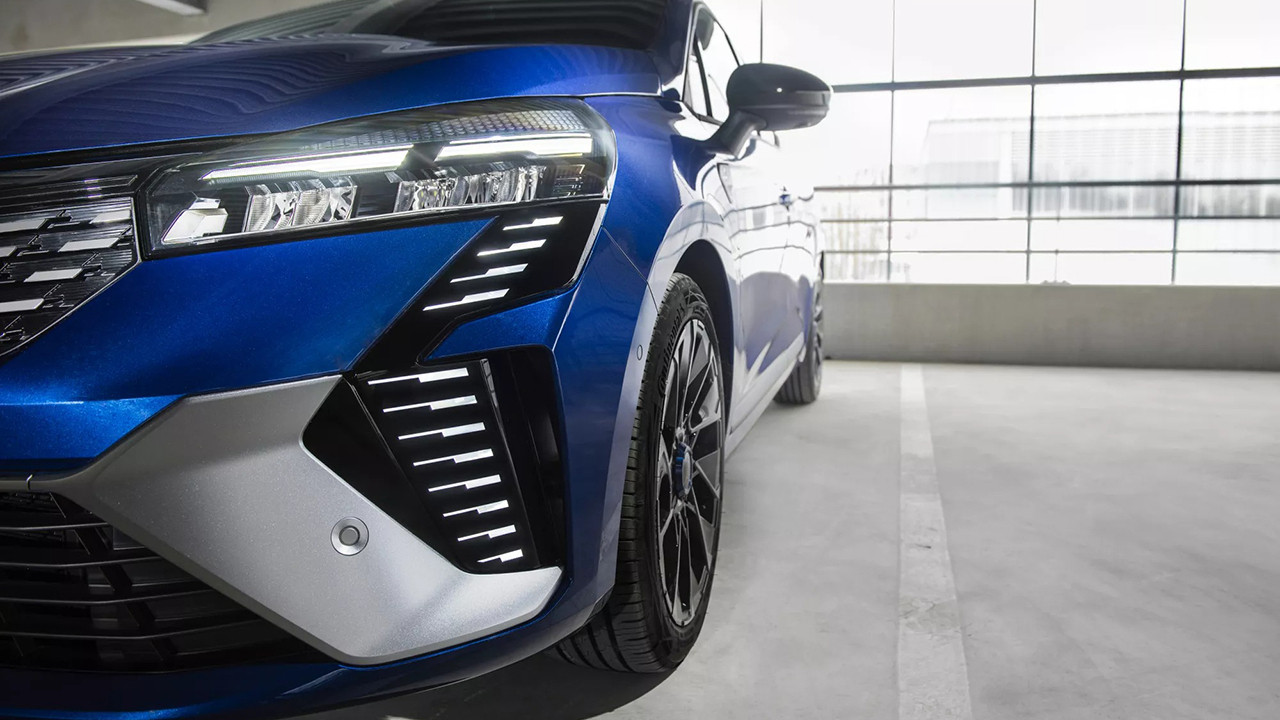Renault Clio'yu baştan yarattı! 2 ay sonra Türkiye'de olacak!
