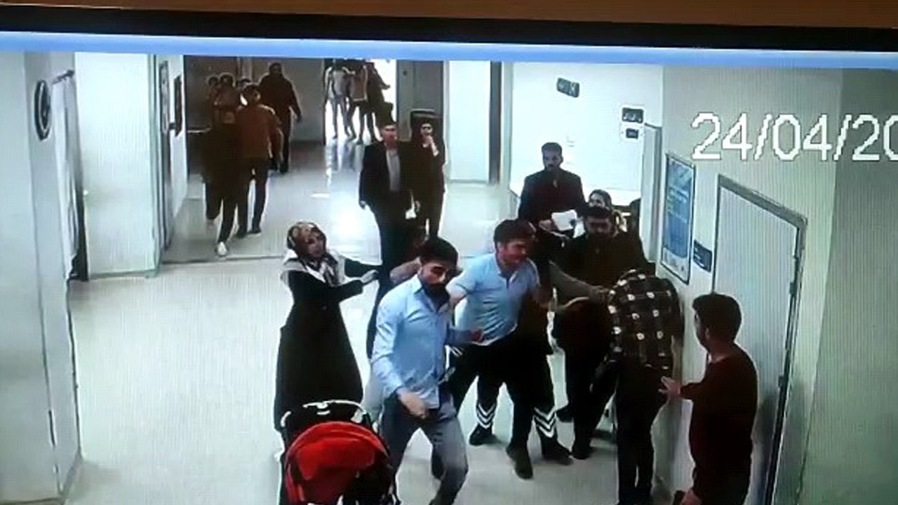 Sağlık çalışanlarına tekmeli yumruklu saldırı kamerada