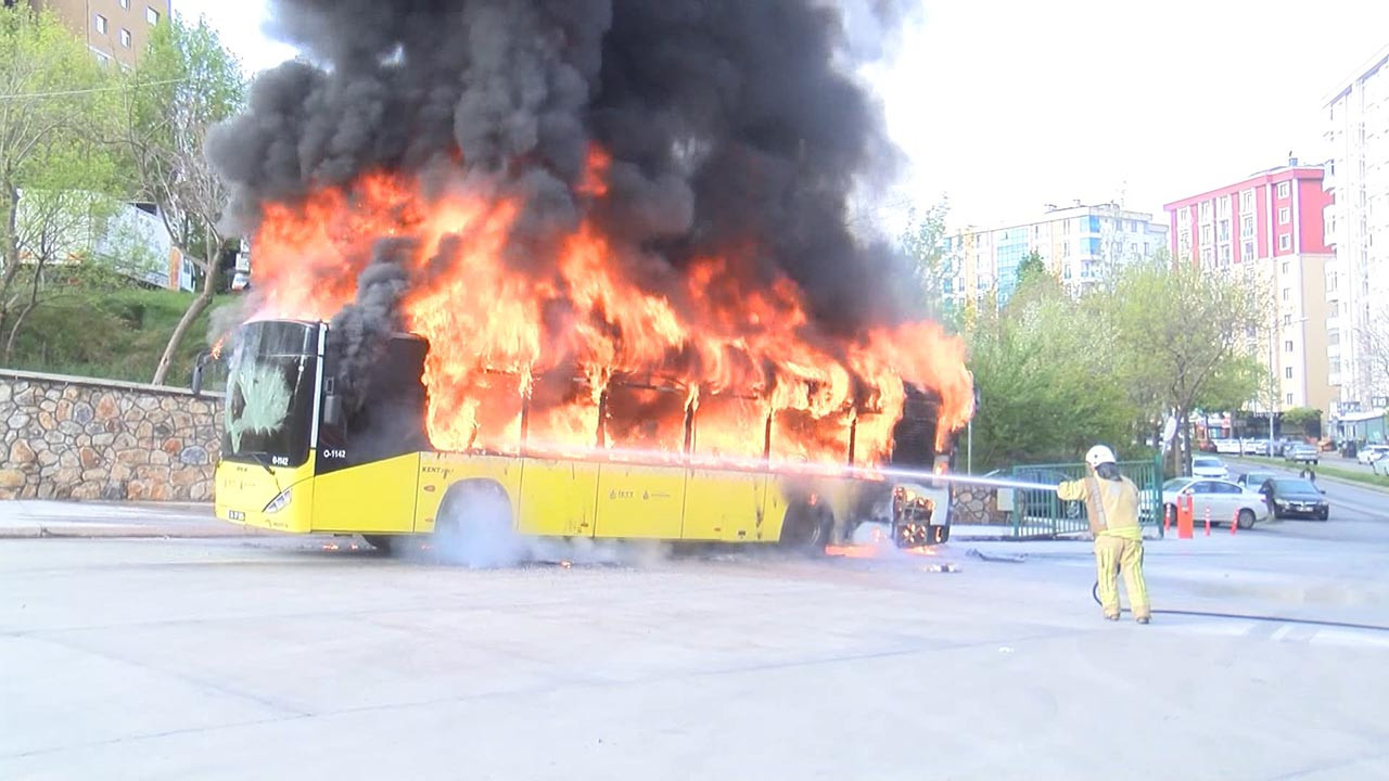 İETT otobüsü alev alev yandı