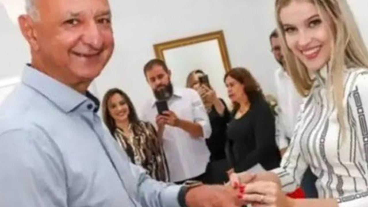 65'lik belediye başkanı 16 çocukla evlendi