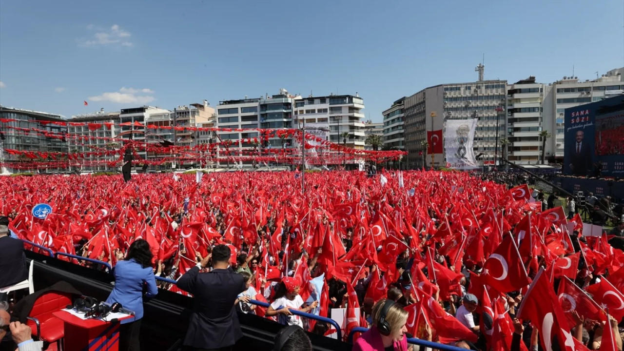 İzmir'de tarihi gün! Büyük İzmir Mitingi'nde kalabalık meydana sığmadı