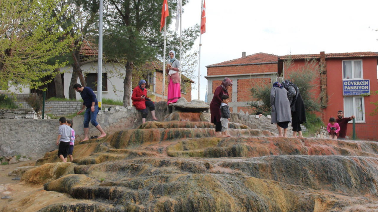 Türkiye'nin gizemli kırmızı suyuna turist akını