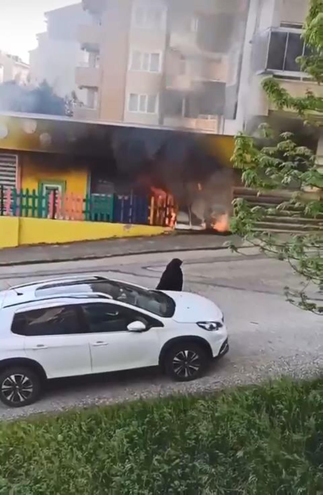 Anaokulu alev alev yandı