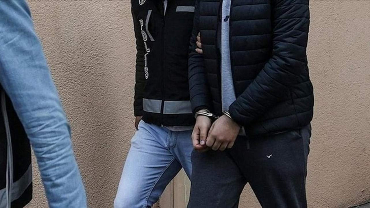 Erdoğan’ın afişine küfür yazan çocuk tutuklandı