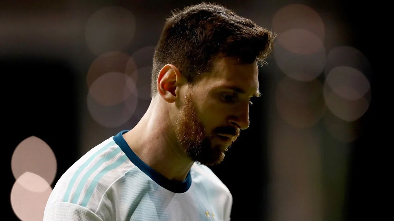 Kadro dışı bırakılmıştı: Arjantinli yıldız Messi özür diledi
