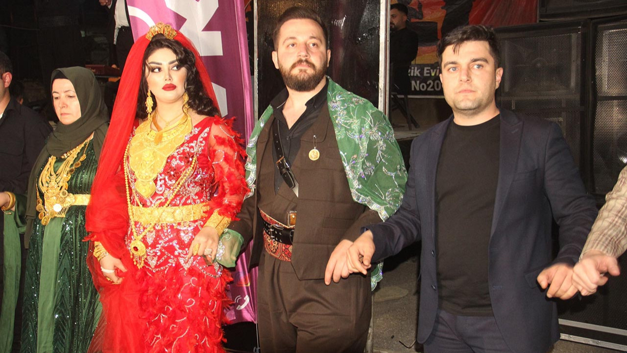 Yok böyle düğün! Geline 15 kilo altın, damada 5.3 milyon TL takıldı
