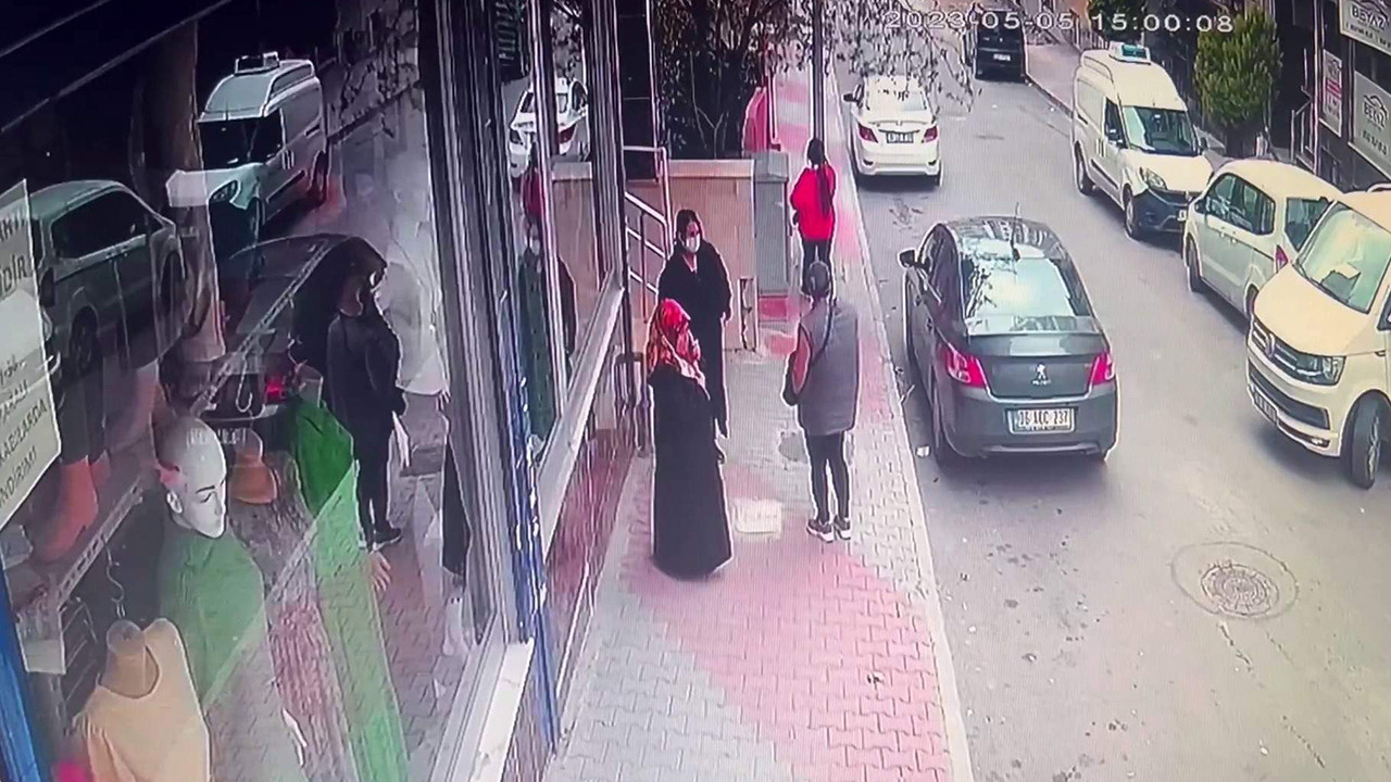 İstanbul'da akıllara durgunluk veren hırsızlık kamerada