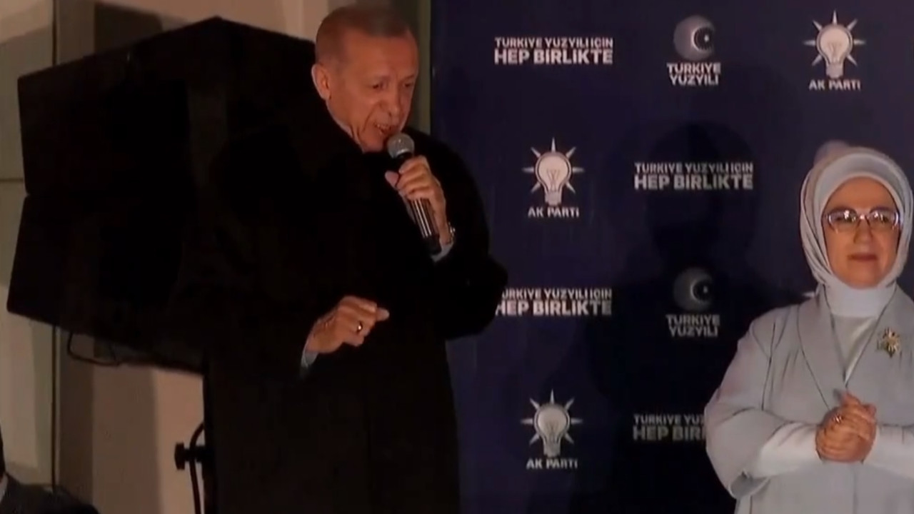 Cumhurbaşkanı Erdoğan'dan balkon konuşması: ''Birinci turda biteceğine inanıyoruz''