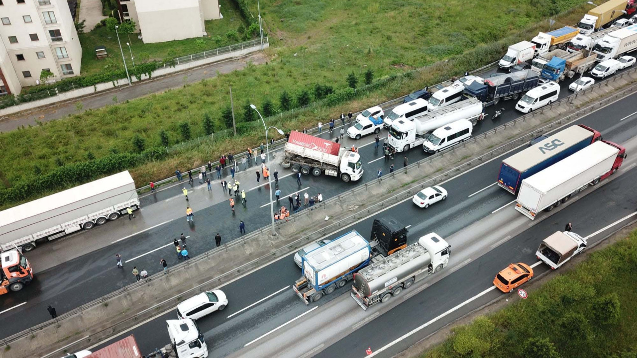 TEM'i kilitleyen kaza! Ankara yönü ulaşıma kapandı