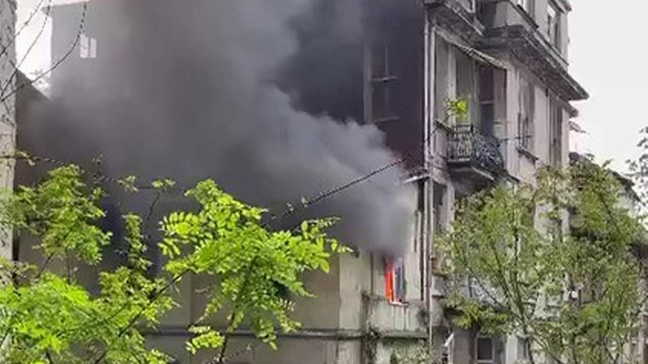 İstanbul'da büyük panik! Arkadaşına kızıp evi ateşe verdi