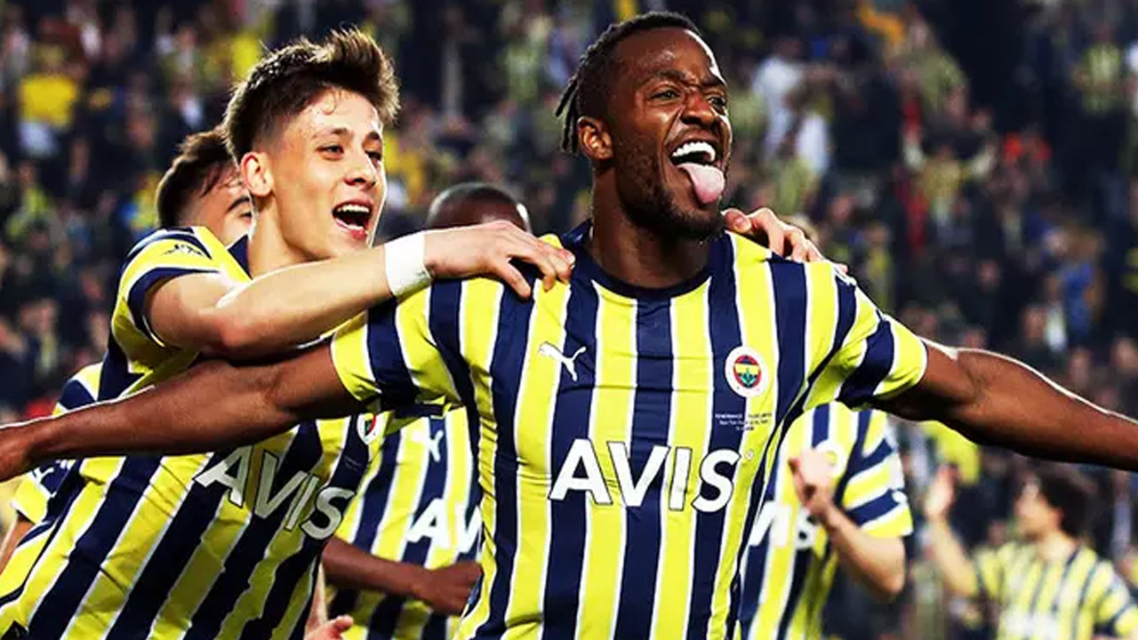 Fenerbahçe zirve yarışını bırakmıyor! Kadıköy'de Trabzonspor'a karşı 3 gollü galibiyet
