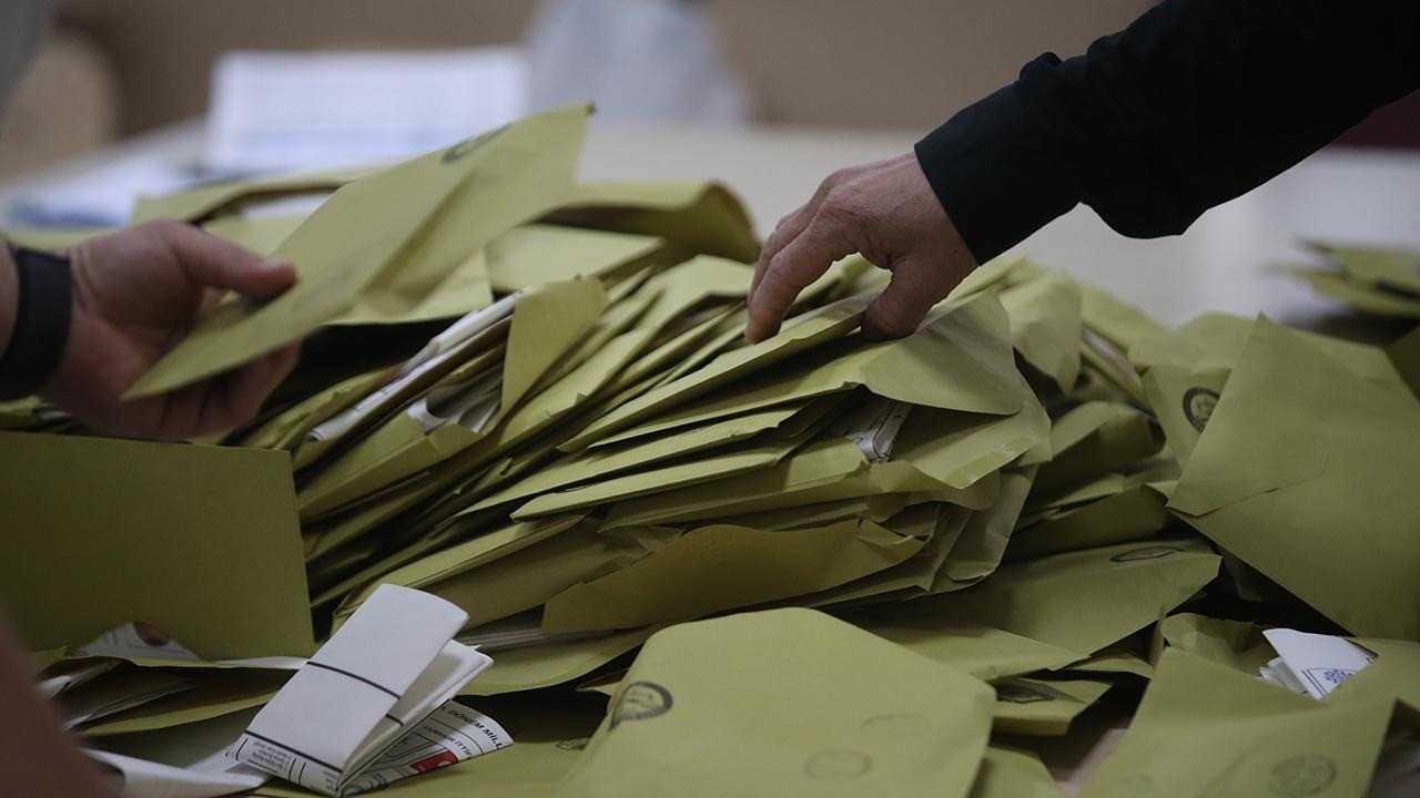 3 büyükşehirdeki son yerel seçim anketi açıklandı