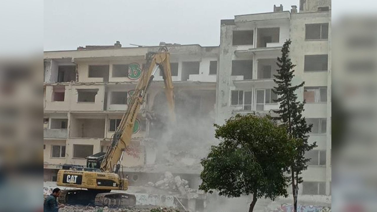 İzmir'in Pisa Kuleleri yerle bir oldu