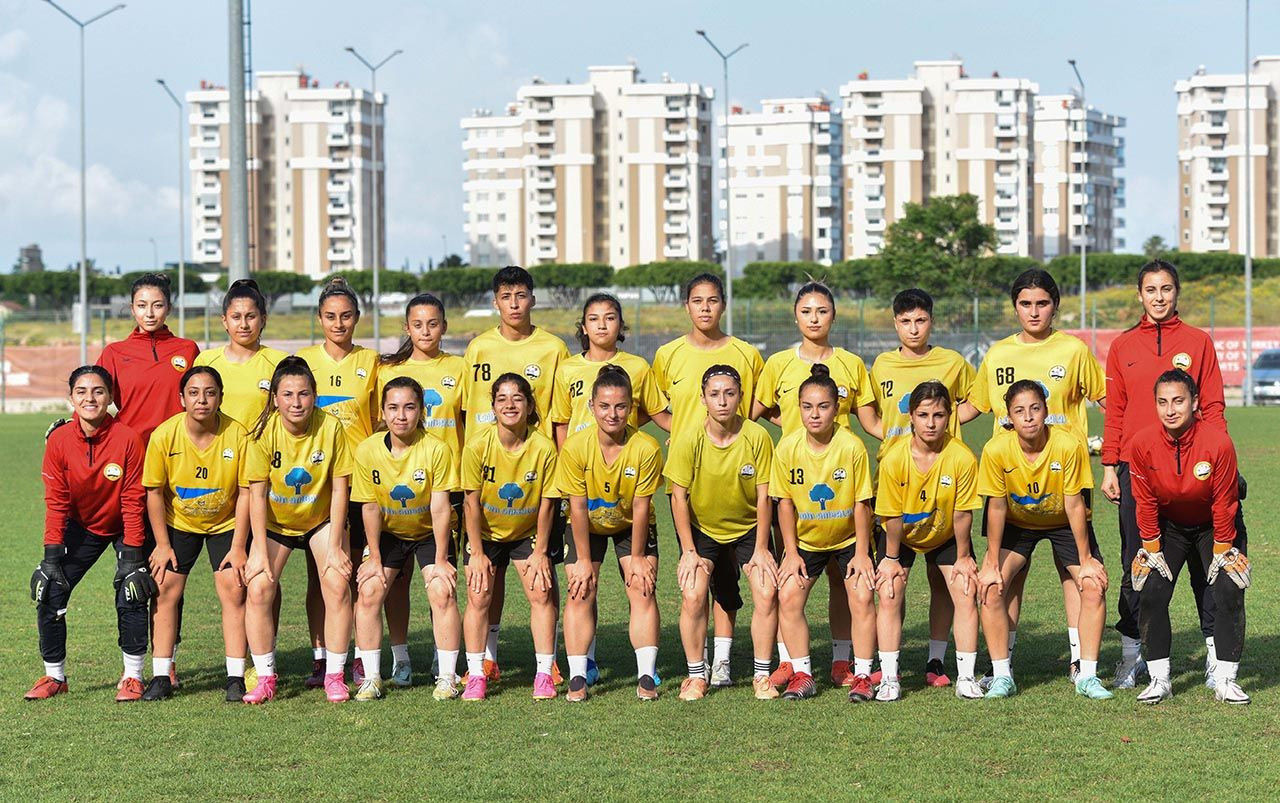 Skandal! Kadın futbolcular tekme tokat saldırıya uğradı - Resim: 2