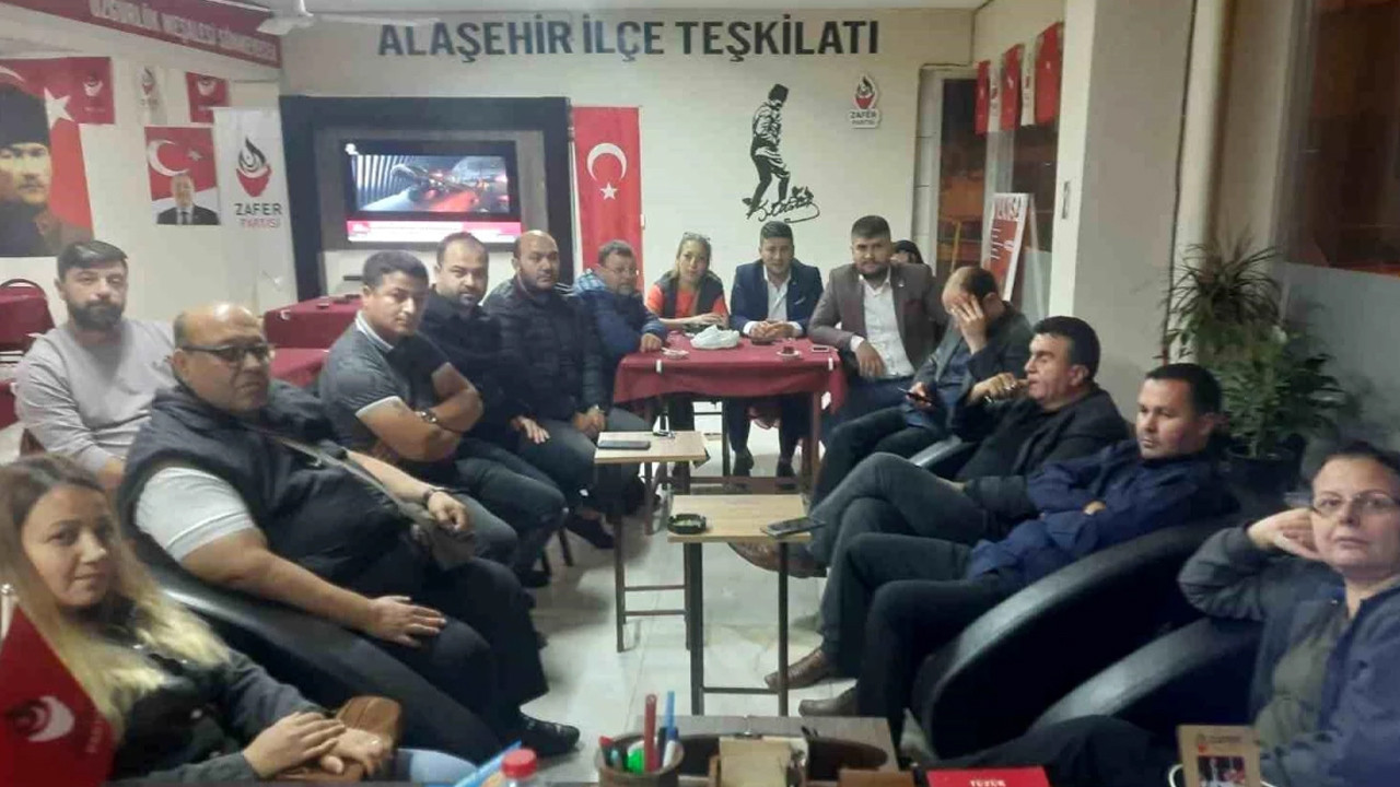 Zafer Partisi'nde ilçe başkanı ve yönetimi istifa etti