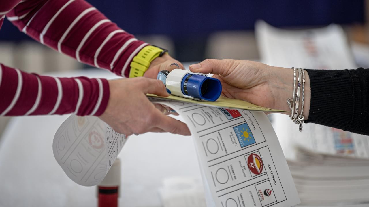 AK Parti'den seçime 1 gün kala YSK'ya başvuru