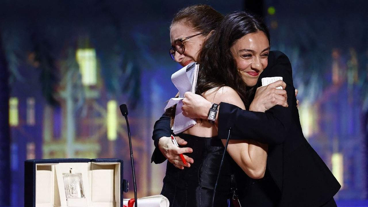 Merve Dizdar, Cannes'dan en iyi kadın ödülüyle dönüyor