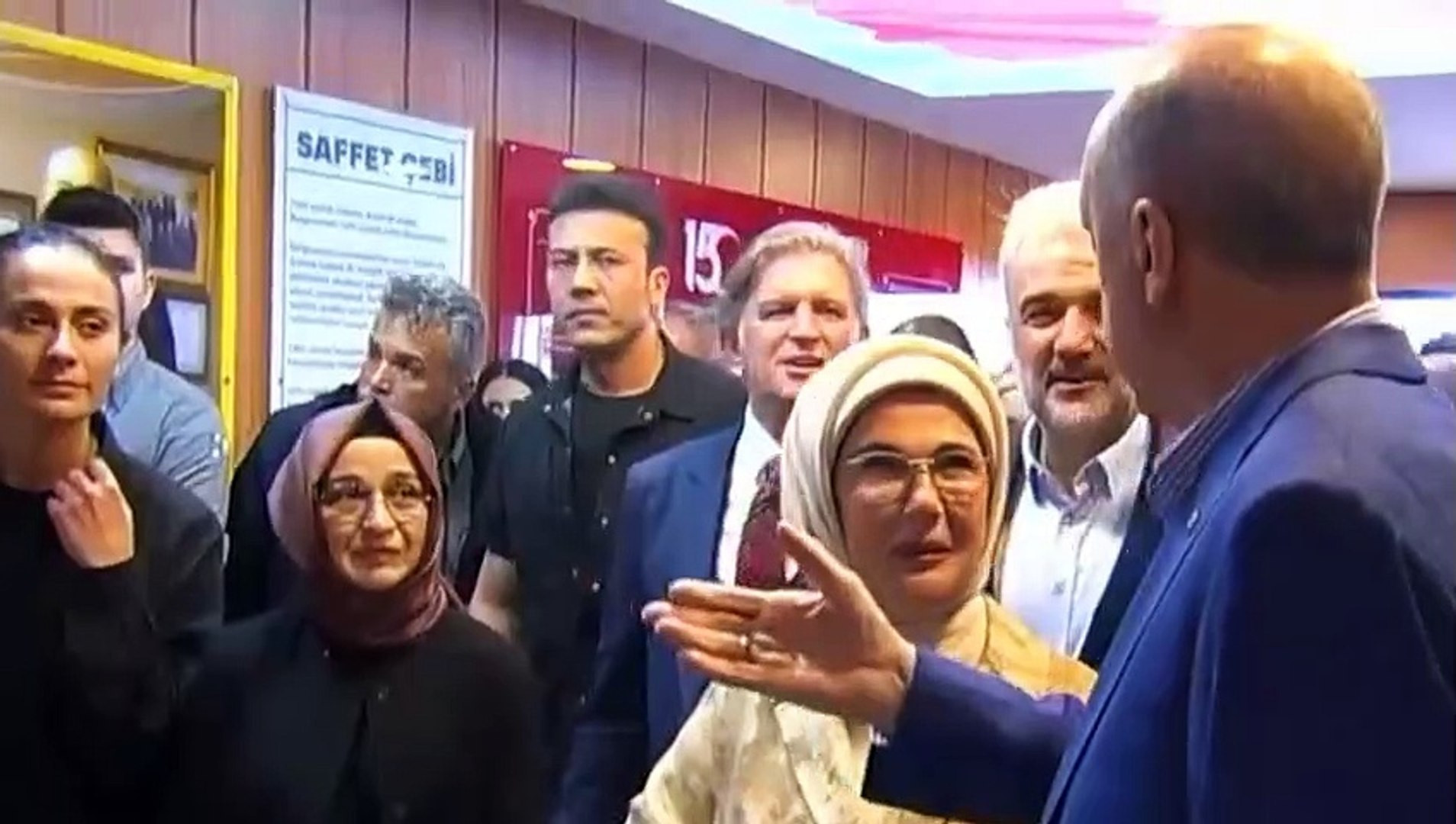 Erdoğan oy kullanırken, tartışma çıktı!