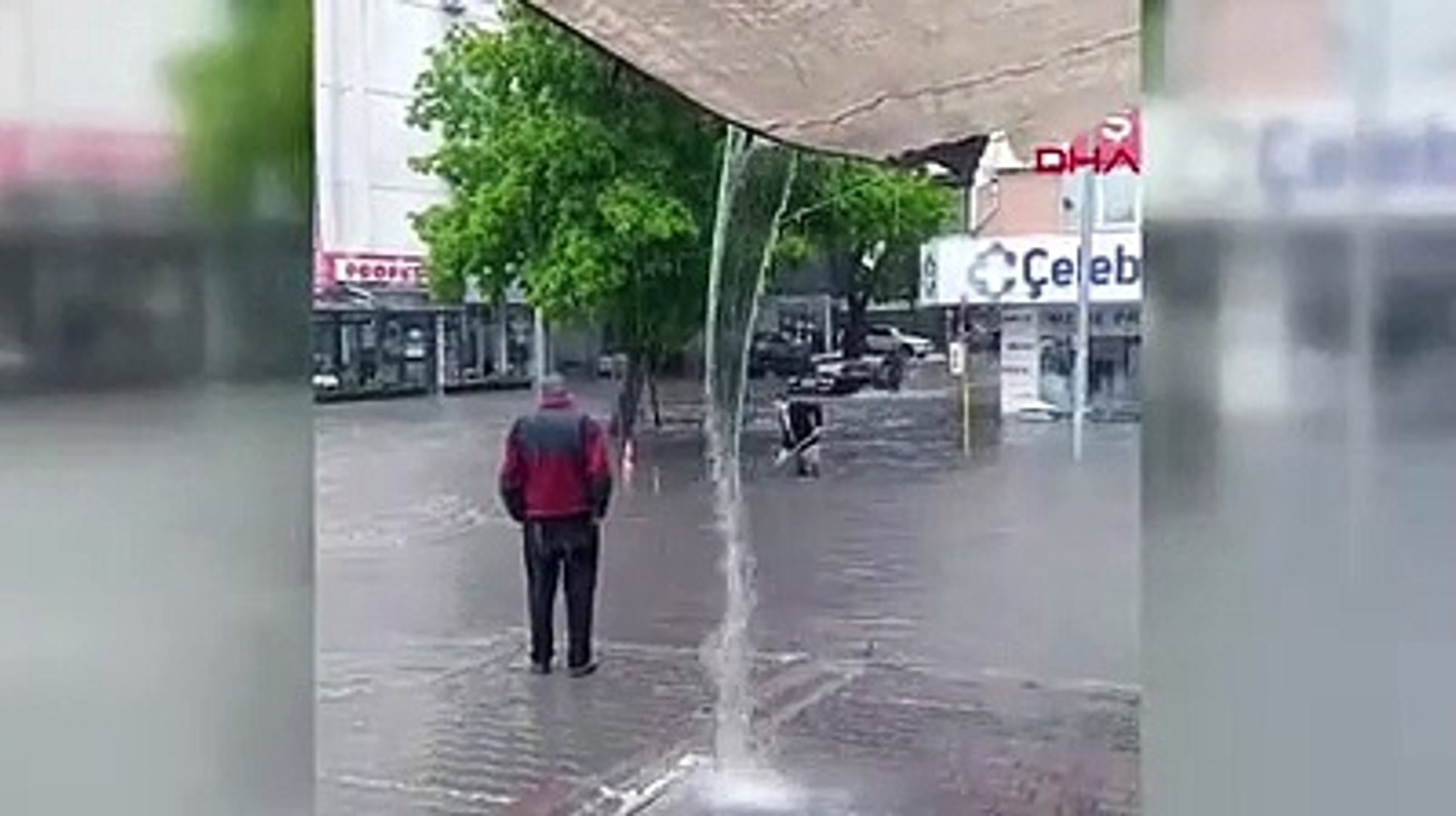 Ankara'da korkulan oldu! Sağanak yağış fena vurdu