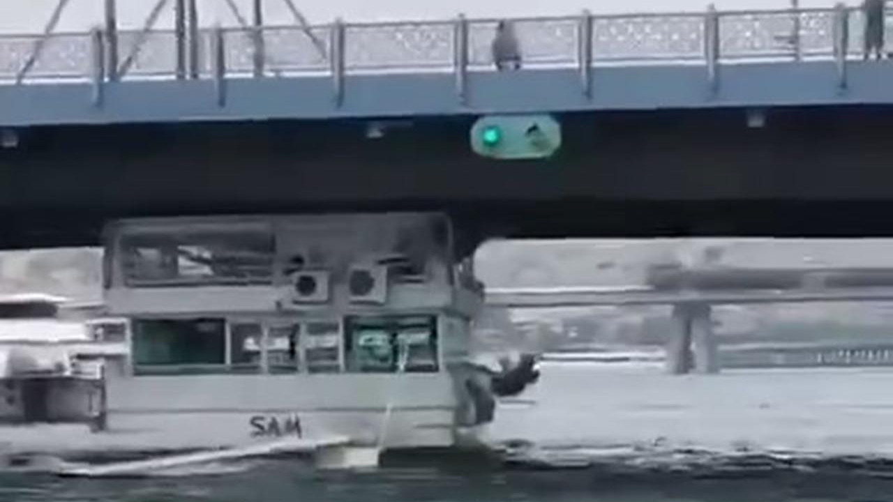 Galata Köprüsü'nde yürekleri ağza getiren kaza!