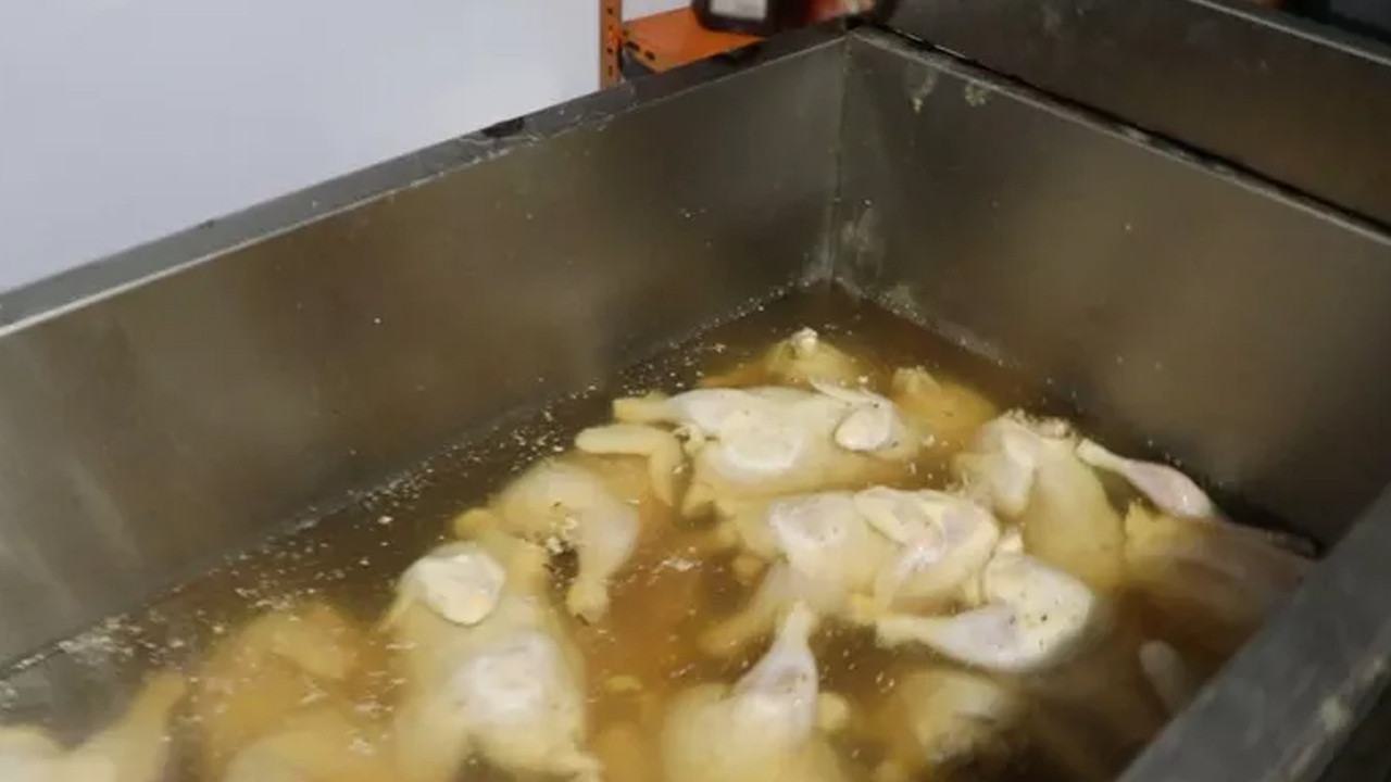 Skandal olay! Bozuk etleri çamaşır suyu ile yıkayıp müşterilere yedirdiler